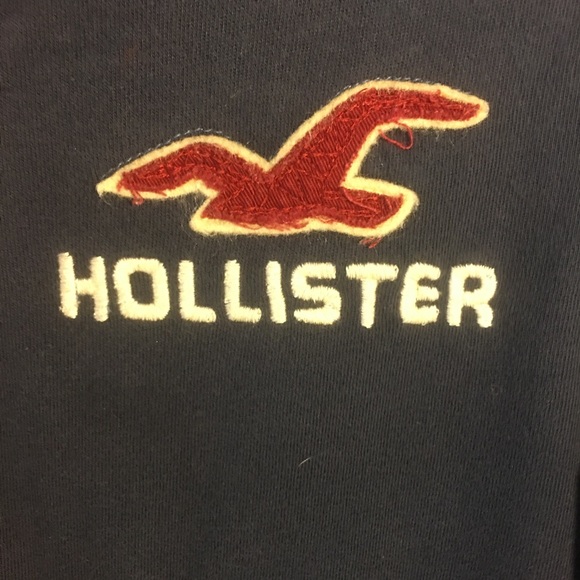 Hollister Classic Look V neck SALE! - Picture 3 of 5